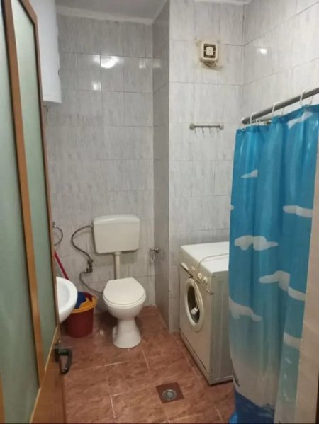 Tirane, jepet me qera apartament 1+1+Ballkon Kati 8, 70 m² 450 € (Don Bosko)