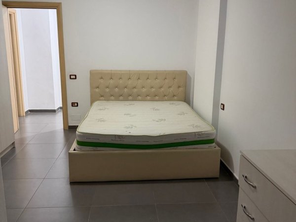 Tirane, jepet me qera apartament 2+1+Ballkon Kati 6, 71 m² 500 € (YZBERISHT)