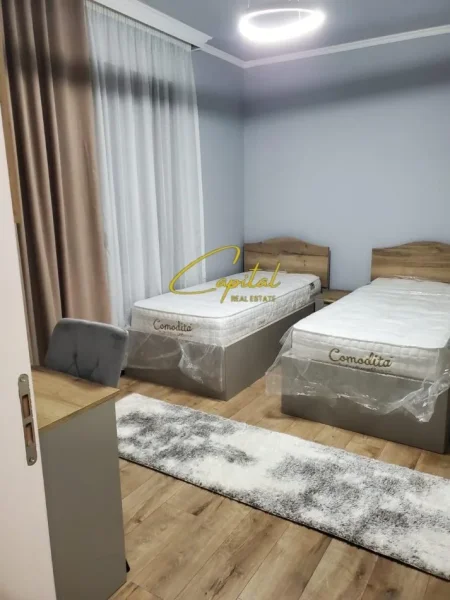 Tirane, jepet me qera apartament 2+1 Kati 3, 100 m² 1.300 € (LIQENI I THATE)