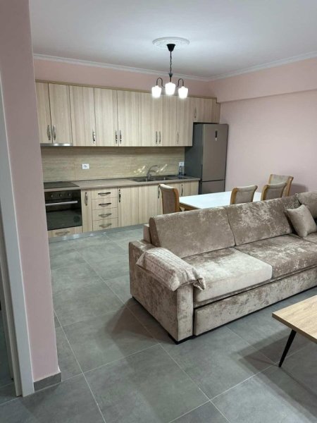 Tirane, jepet me qera apartament 1+1 , 500 € 