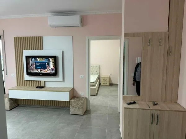 Tirane, jepet me qera apartament 1+1 , 500 € 