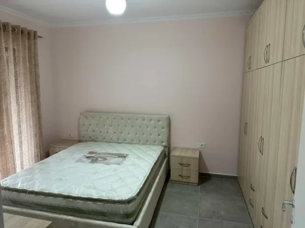 Tirane, jepet me qera apartament 1+1 , 500 € 
