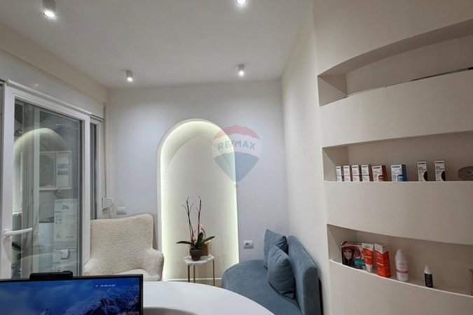 jepet me qera ambjent biznesi Kati 7, 100 m² 800 € (komune e Parisit)