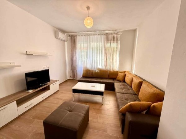 Tirane, jepet me qera apartament 1+1 Kati 2, 70 m² 650 € (selvia)