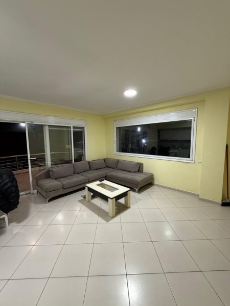 Tirane, jepet me qera apartament 2+1+Ballkon Kati 2, 400 € 