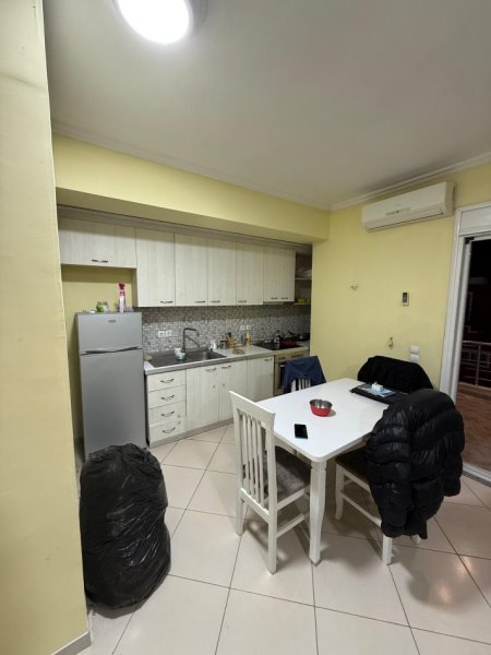 Tirane, jepet me qera apartament 2+1+Ballkon Kati 2, 400 € 