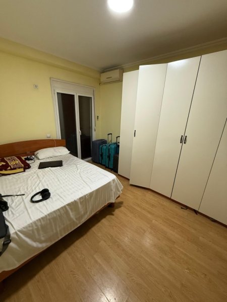 Tirane, jepet me qera apartament 2+1+Ballkon Kati 2, 400 € 