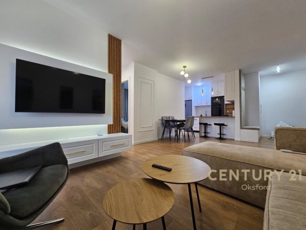 Tirane, jepet me qera apartament 2+1 Kati 7, 85 m² 750 € (Ish Fusha Aviacionit)