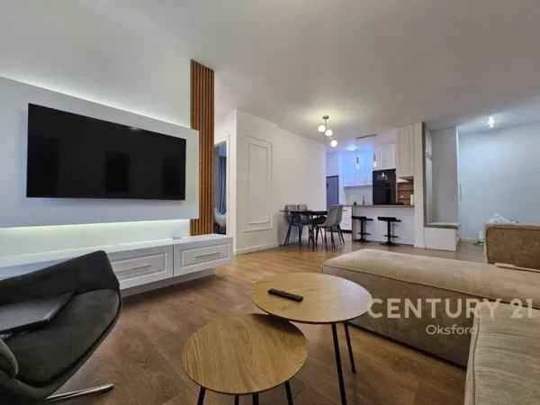 Tirane, jepet me qera apartament 2+1 Kati 7, 85 m² 750 € (Ish Fusha Aviacionit)