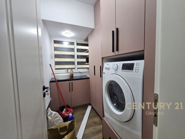 Tirane, jepet me qera apartament 2+1 Kati 7, 85 m² 750 € (Ish Fusha Aviacionit)