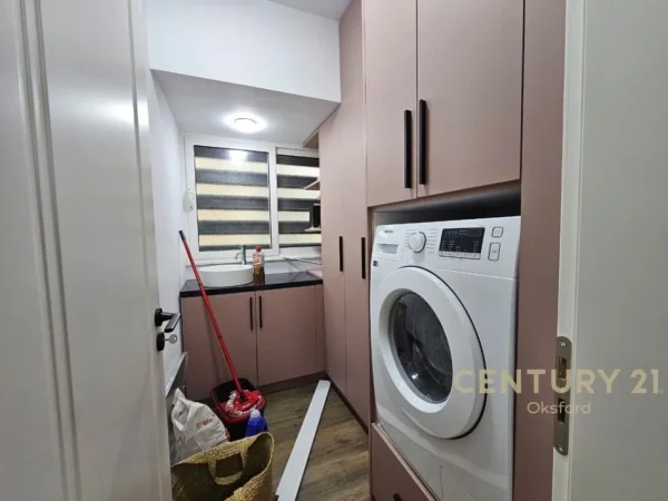 Tirane, jepet me qera apartament 2+1 Kati 7, 85 m² 750 € (Ish Fusha Aviacionit)