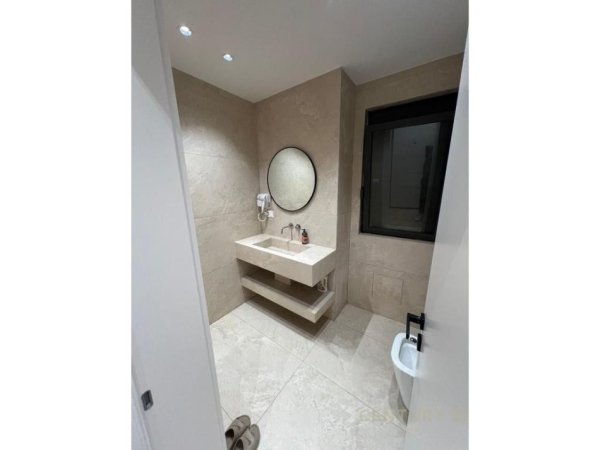 Tirane, jepet me qera apartament 1+1 Kati 1, 65 m² 1.500 € (Qender)