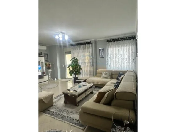 Tirane, shitet apartament 2+1+Ballkon Kati 3, 177 m² 212.000 € (Rruga Dajtit Fresk, Tirane)