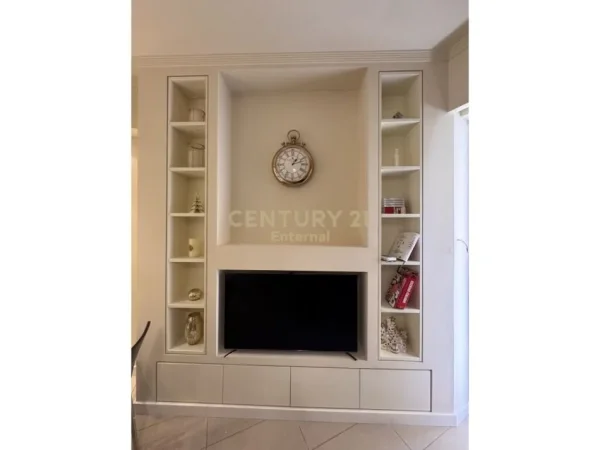 Tirane, jepet me qera apartament 3+1 Kati 6, 136 m² 1.500 € (Rruga e Kosovareve)