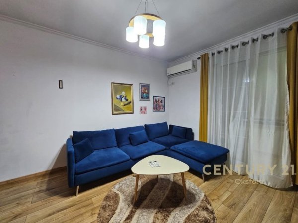 Tirane, jepet me qera apartament 1+1 Kati 8, 70 m² 520 € (Yzberisht)