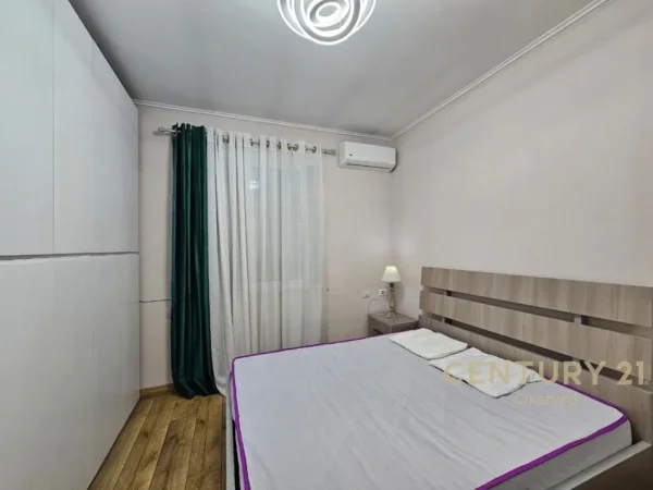 Tirane, jepet me qera apartament 1+1 Kati 8, 70 m² 520 € (Yzberisht)