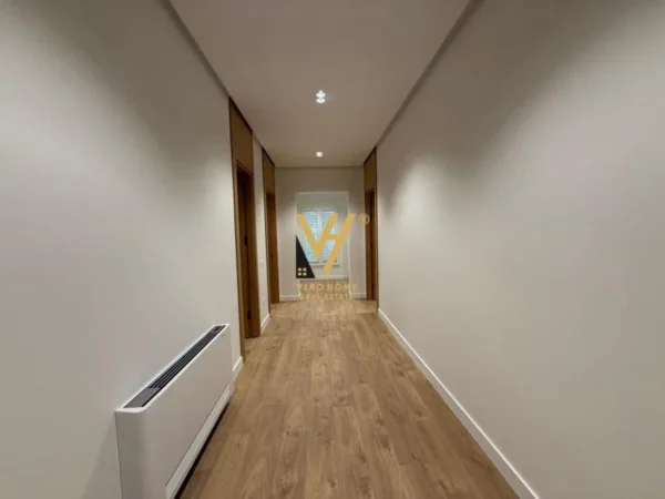 Tirane, jepet me qera ambjent biznesi Kati 0, 1.060 m² 9.000 € (RRUGA E ELBASANIT)