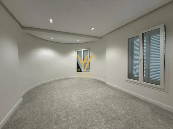 Tirane, jepet me qera ambjent biznesi Kati 0, 1.060 m² 9.000 € (RRUGA E ELBASANIT)