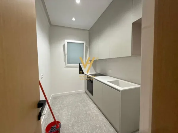 Tirane, jepet me qera ambjent biznesi Kati 0, 1.060 m² 9.000 € (RRUGA E ELBASANIT)