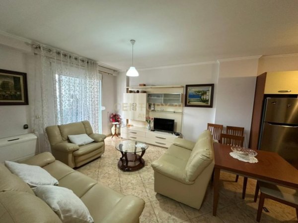 Tirane, jepet me qera apartament 1+1 Kati 3, 65 m² 580 € (Kristal Centre)