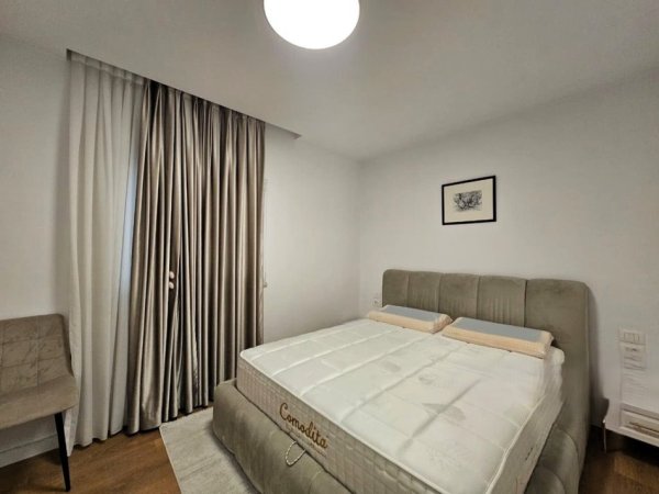 Tirane, jepet me qera apartament 2+1 Kati 7, 85 m² 750 € (ish fusha e aviaconit)