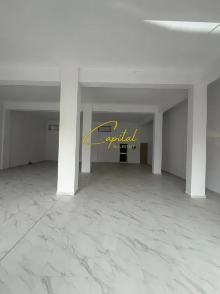 Tirane, jepet me qera dyqan Kati 0, 120 m² 1.700 € (ALI DEMI)