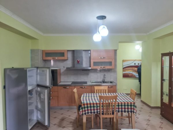 Tirane, jepet me qera apartament 1+1+Ballkon Kati 2, 74 m² 650 € (Rruga e Durresit/Rr.Mihal Duri)