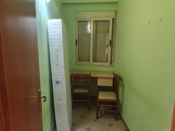 Tirane, jepet me qera apartament 1+1+Ballkon Kati 2, 74 m² 650 € (Rruga e Durresit/Rr.Mihal Duri)