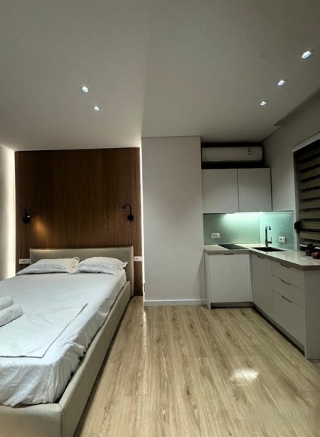 Tirane, jepet me qera apartament 2+1 Kati 1, 65 m² 1.500 € (Qender)