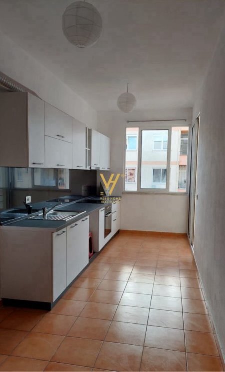 Tirane, jepet me qera apartament 2+1+Ballkon Kati 8, 104 m² 450 € (ASTIR, FRATARI)