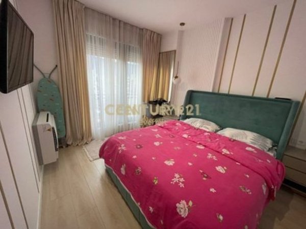 Tirane, jepet me qera apartament 1+1+Ballkon Kati 8, 58 m² 900 € (BLV. ZOGU I PARE)