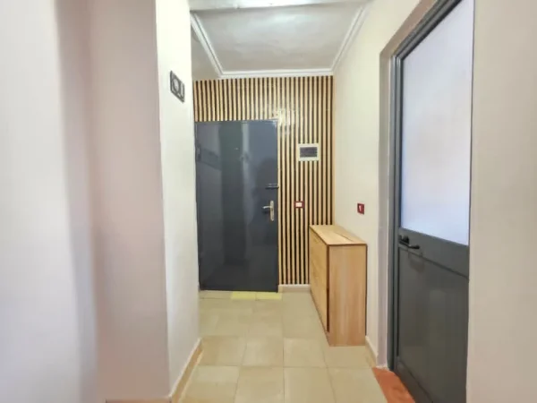 Jepet me Qera Apt 1+1 (+ Bllkn) 54m2  (Fakulteti i Mjeksise - Shkolla e Baletit📍)    50,000 leke / Muaj 🔥I pershtatshem 4 persona