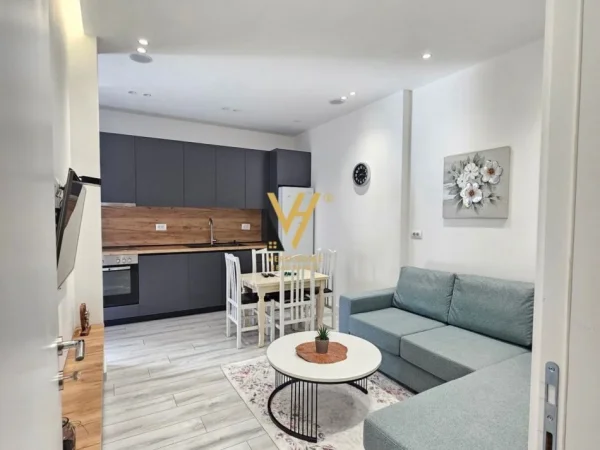 Tirane, jepet me qera apartament 1+1+Ballkon Kati 4, 60 m² 400 € (SHKOZE)