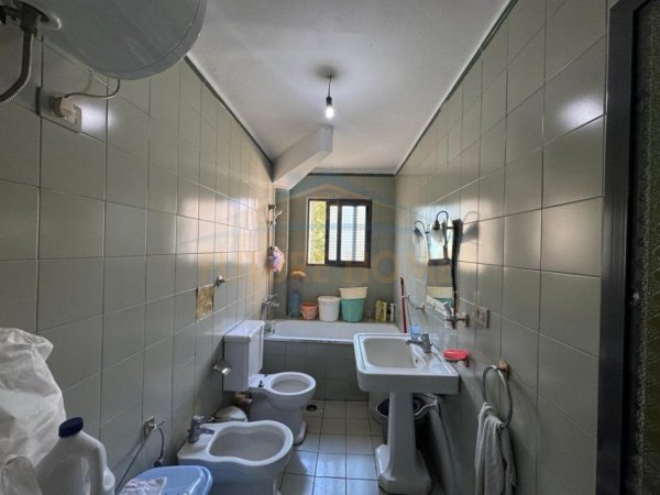 Tirane, jepet me qera apartament 2+1+Ballkon Kati 4, 76 m² 500 € (BRRYLI)