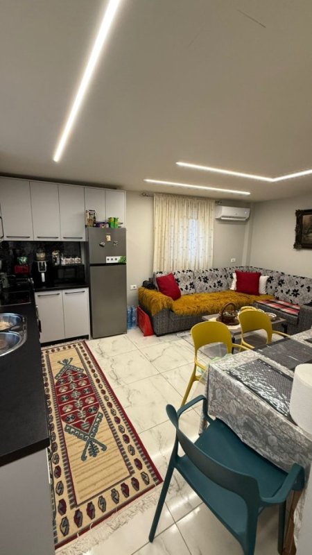 Tirane, jepet me qera shtepi 1 Katshe , 60 m² 550 € (Shkolla e Kuqe)