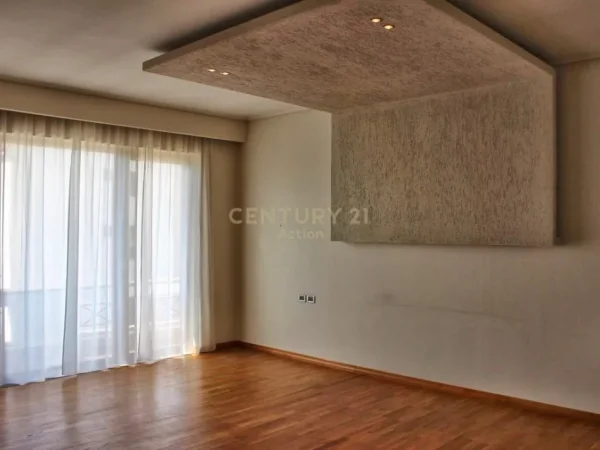 Tirane, shes Vile 2+1+Aneks+Ballkon Kati 3, 773 m² 800.000 € (Vilat Gjermane)
