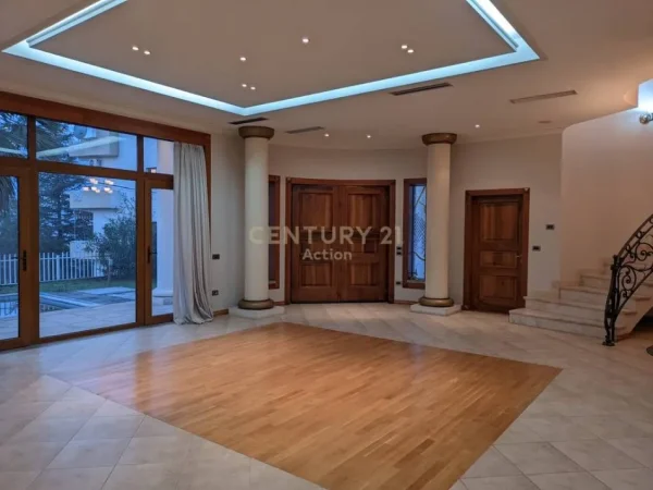 Tirane, shes Vile 2+1+Aneks+Ballkon Kati 3, 773 m² 800.000 € (Vilat Gjermane)
