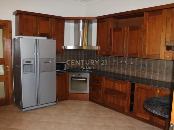 Tirane, shes Vile 2+1+Aneks+Ballkon Kati 3, 773 m² 800.000 € (Vilat Gjermane)