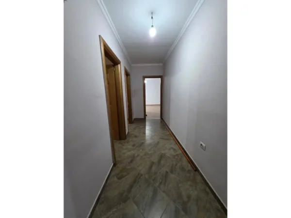 Tirane, jepet me qera apartament 2+1 Kati 4, 94 m² 400 € (Kompleksi Arela, Rruga 5 Maj)