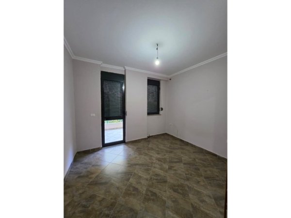 Tirane, jepet me qera apartament 2+1 Kati 4, 94 m² 400 € (Kompleksi Arela, Rruga 5 Maj)