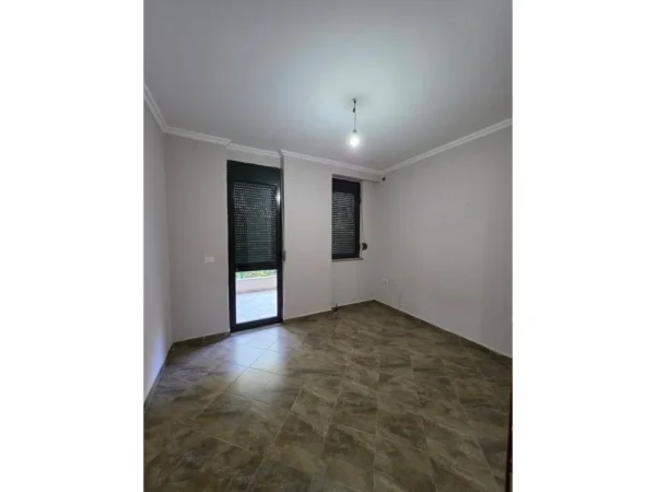 Tirane, jepet me qera apartament 2+1 Kati 4, 94 m² 400 € (Kompleksi Arela, Rruga 5 Maj)