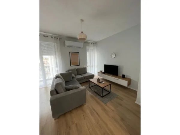 Tirane, jepet me qera apartament 2+1+Ballkon Kati 3, 87 m² 750 € (Laprake)