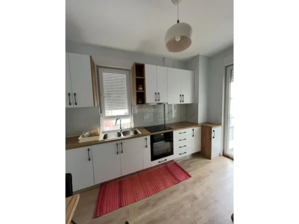 Tirane, jepet me qera apartament 2+1+Ballkon Kati 3, 87 m² 750 € (Laprake)