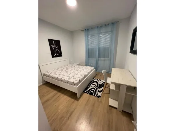 Tirane, jepet me qera apartament 2+1+Ballkon Kati 3, 87 m² 750 € (Laprake)