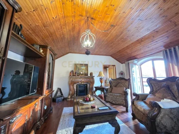 Tirane, jepet me qera Vile 1+1 Kati 2, 160 m² 1.500 € (Xhamlliku)