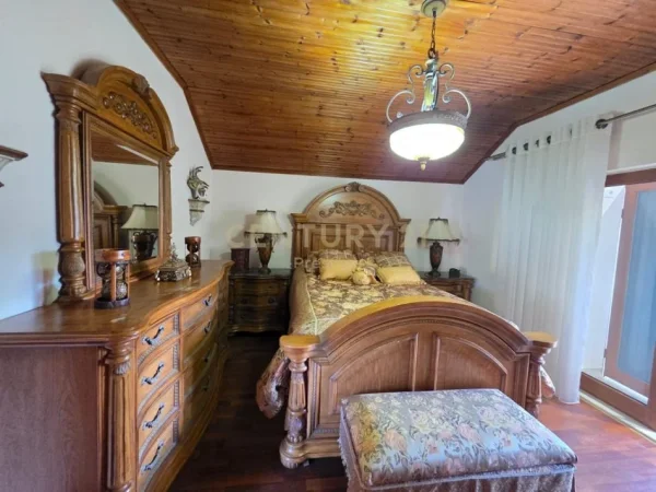 Tirane, jepet me qera Vile 1+1 Kati 2, 160 m² 1.500 € (Xhamlliku)