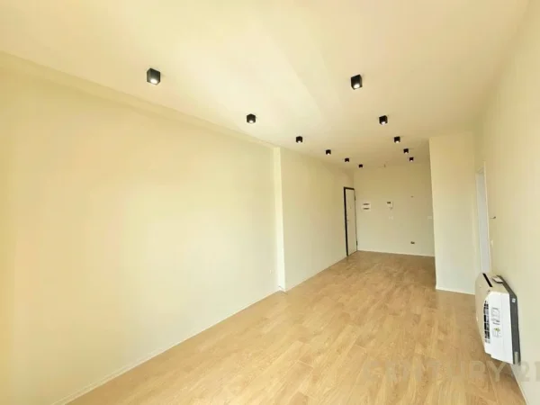 Tirane, jepet me qera ambjent biznesi Kati 19, 78 m² 885 € (Rruga e Kavajes)