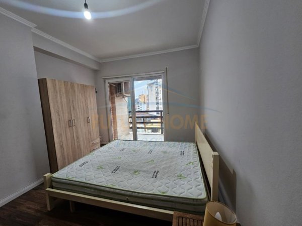 Tirane, jap me qera apartament 2+1+Ballkon Kati 4, 107 m² 800 € (SELVIA)