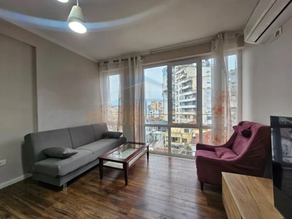 Tirane, jap me qera apartament 2+1+Ballkon Kati 4, 107 m² 800 € (SELVIA)