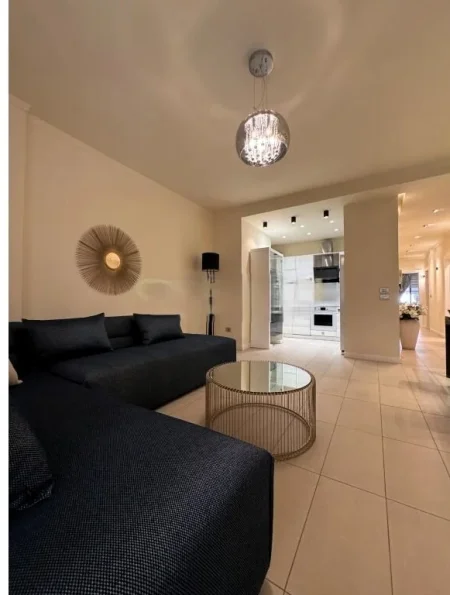 Tirane, jepet me qera apartament 3+1 Kati 6, 136 m² 1.500 € (rruga e kosovarve)